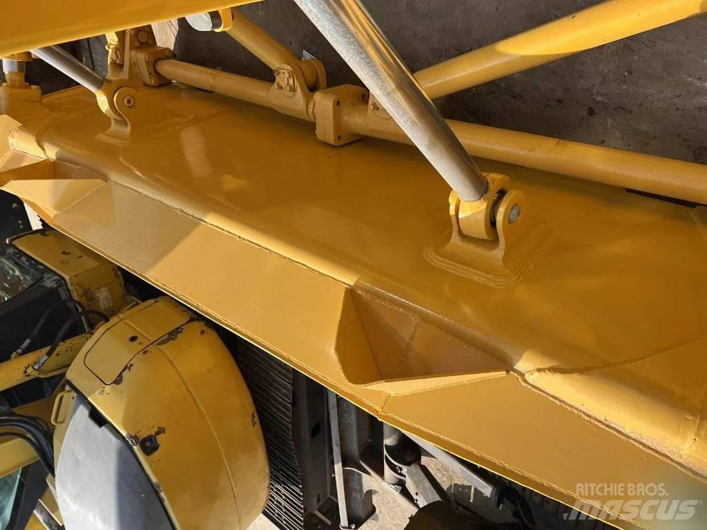 Shantui SD 22 بلدوزرات مجنزرة