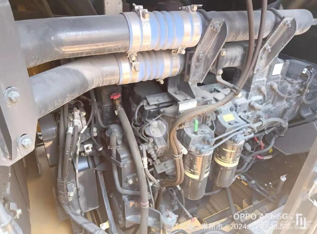 Komatsu PC 200 حفارات زحافة