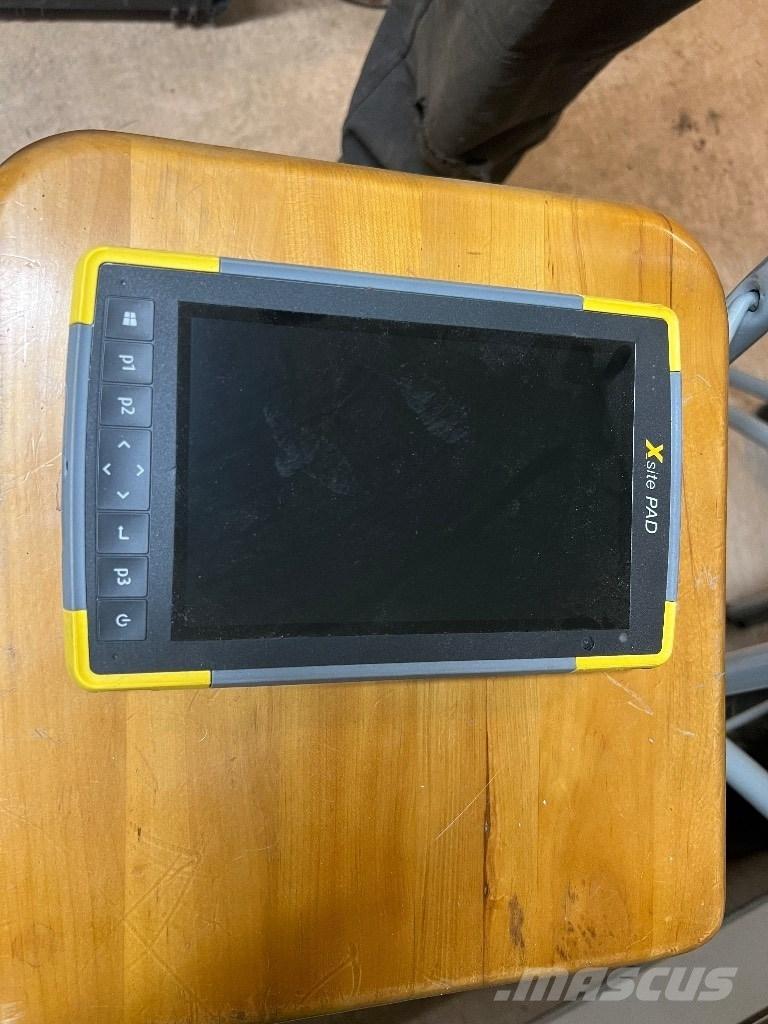 Komatsu PW 158-11 E0 حفارات بعجل