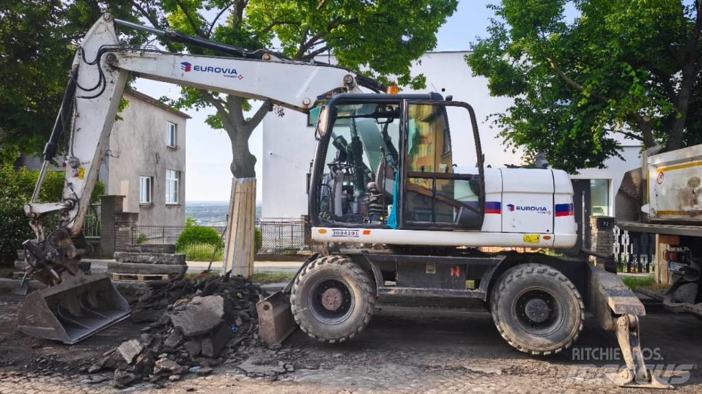 CAT 313 D حفارات بعجل