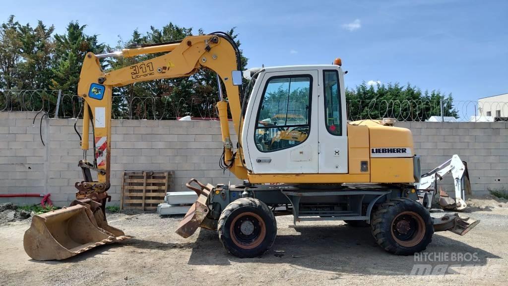Liebherr A 311 حفارات بعجل