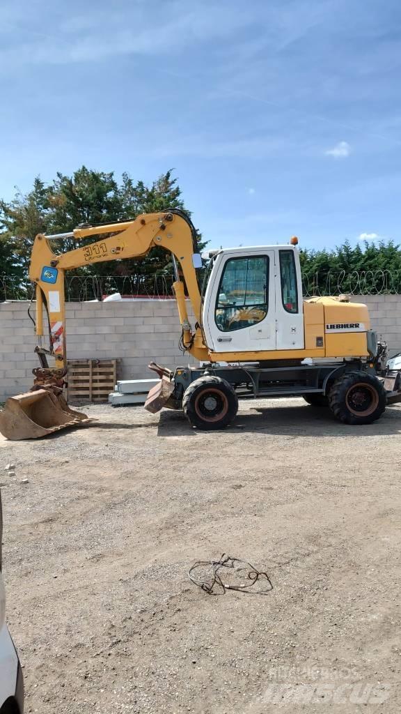 Liebherr A 311 حفارات بعجل