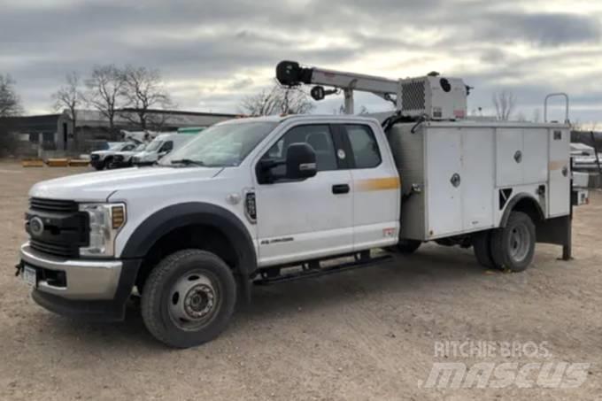 Ford F 550 XL SD رافعات مجنزرة
