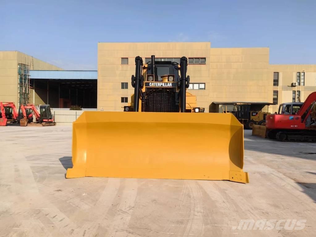 CAT D8R بلدوزرات مجنزرة
