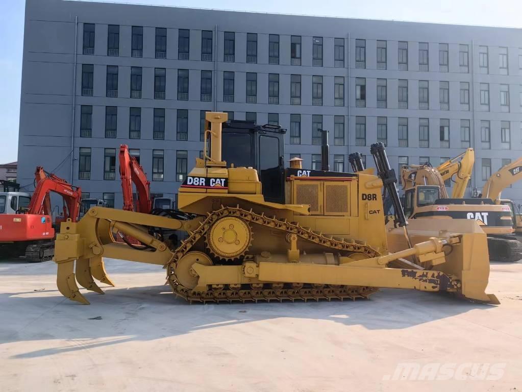 CAT D8R بلدوزرات مجنزرة