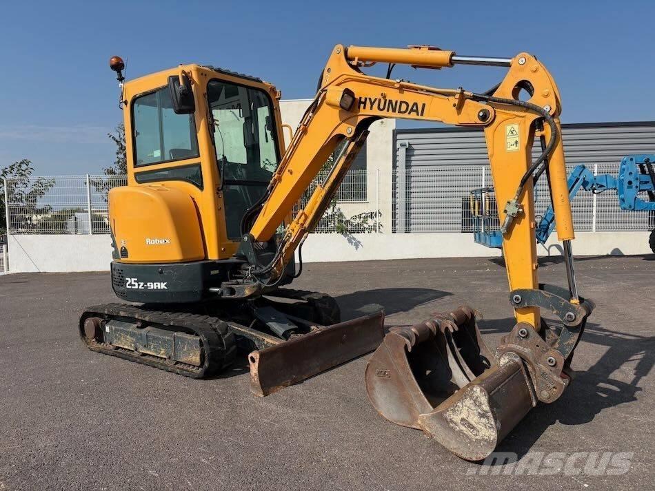 Hyundai R25Z-9 AK حفارات صغيرة أقل من 7 طن (حفارات صغيرة)