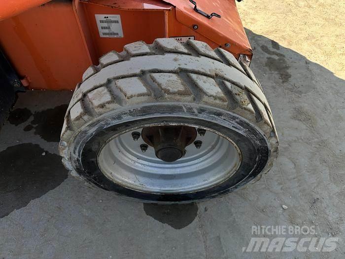 JLG E450AJ رافعات ومنصات أخرى