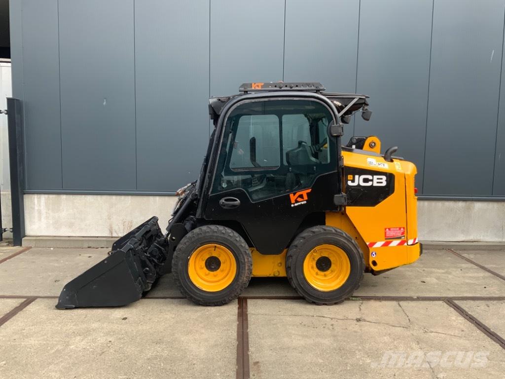 JCB 155 لوادر انزلاقية التوجيه
