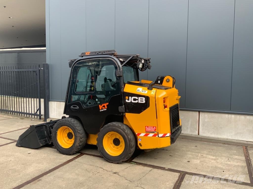 JCB 155 لوادر انزلاقية التوجيه