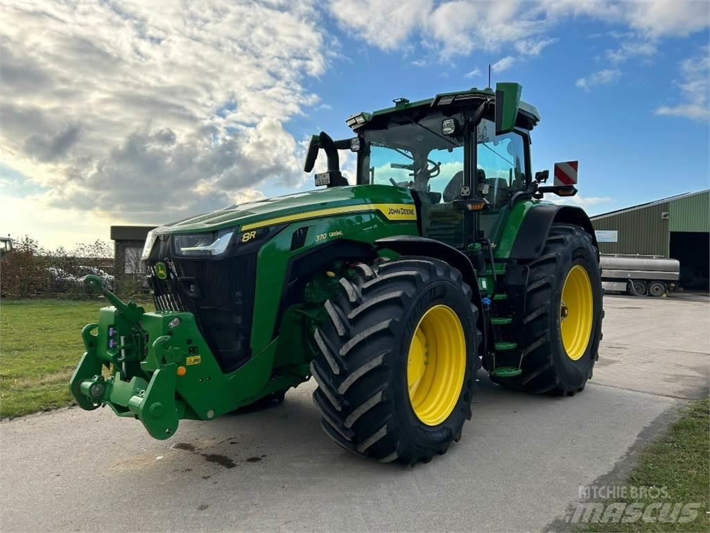 John Deere 8R370 الجرارات