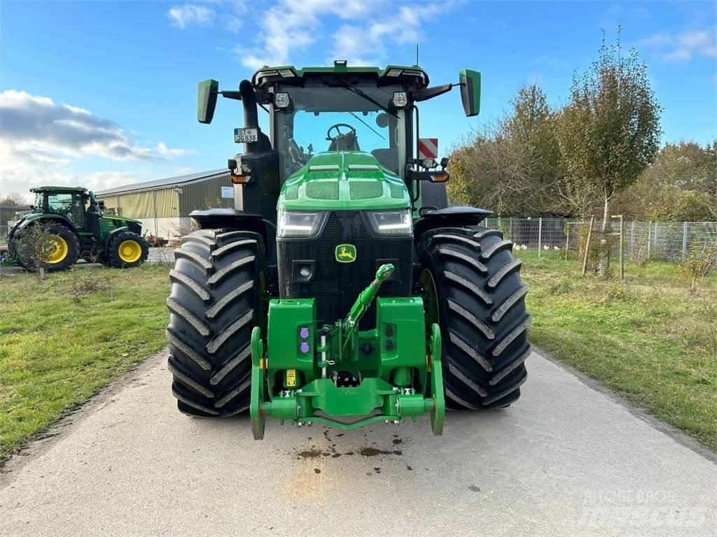 John Deere 8R370 الجرارات