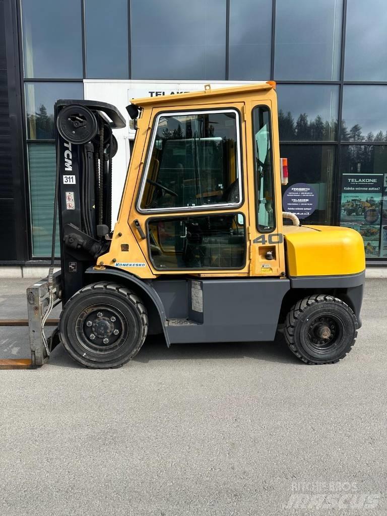 TCM FD40T8 شاحنات الديزل