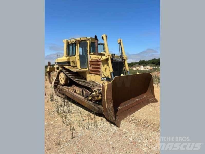 CAT D6H بلدوزرات مجنزرة