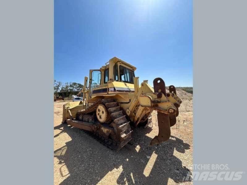 CAT D6H بلدوزرات مجنزرة