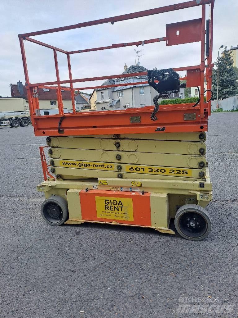 JLG 10rs رافعات مقصية الشكل