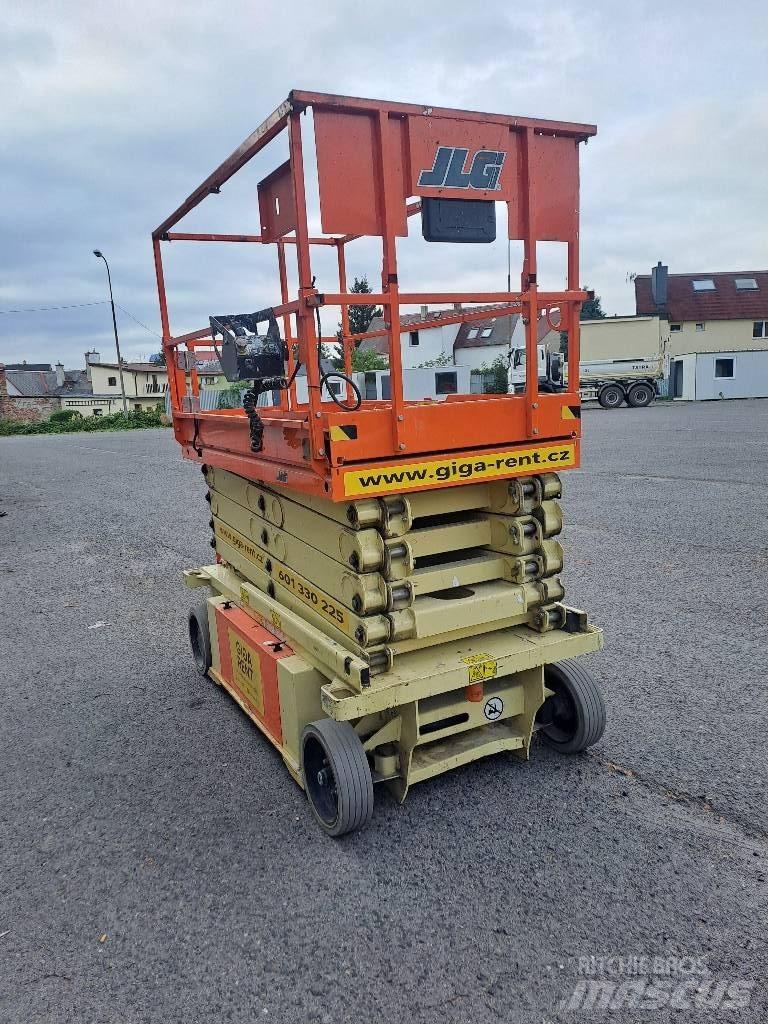 JLG 10rs رافعات مقصية الشكل