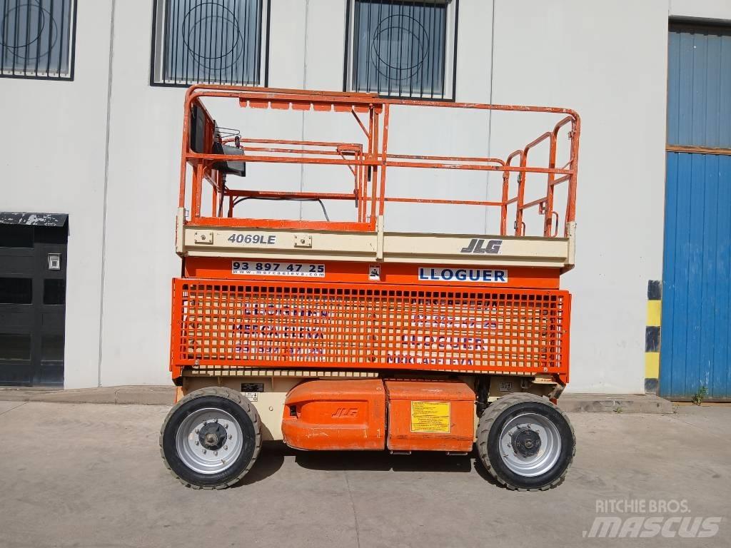 JLG 4069 LE رافعات مقصية الشكل