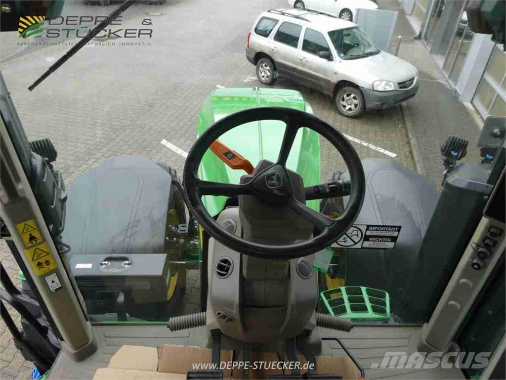John Deere 7R 330 الجرارات