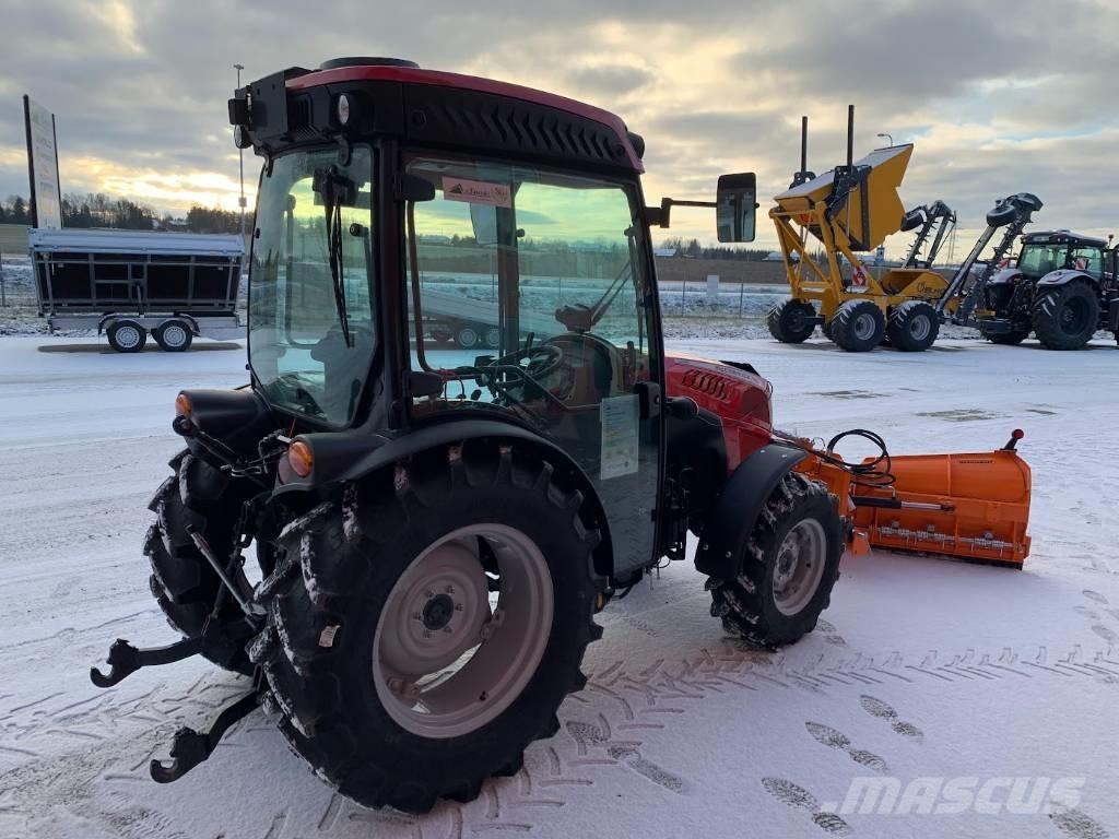 McCormick X 2.055 الجرارات