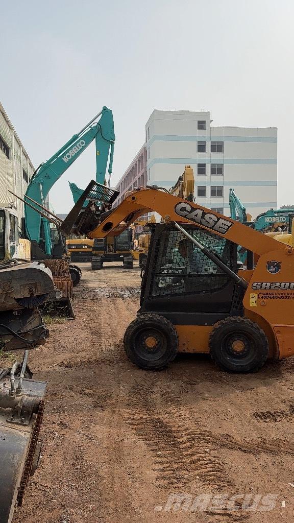 CASE SR200 لوادر انزلاقية التوجيه