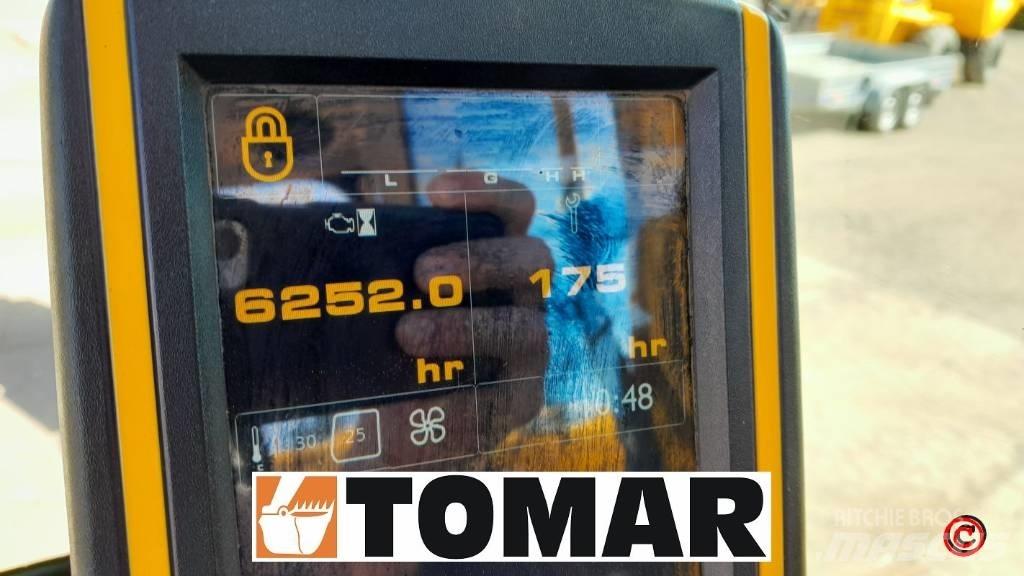 JCB JS 131 LC حفارات زحافة