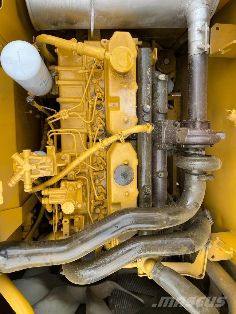 CAT 320 C حفارات زحافة