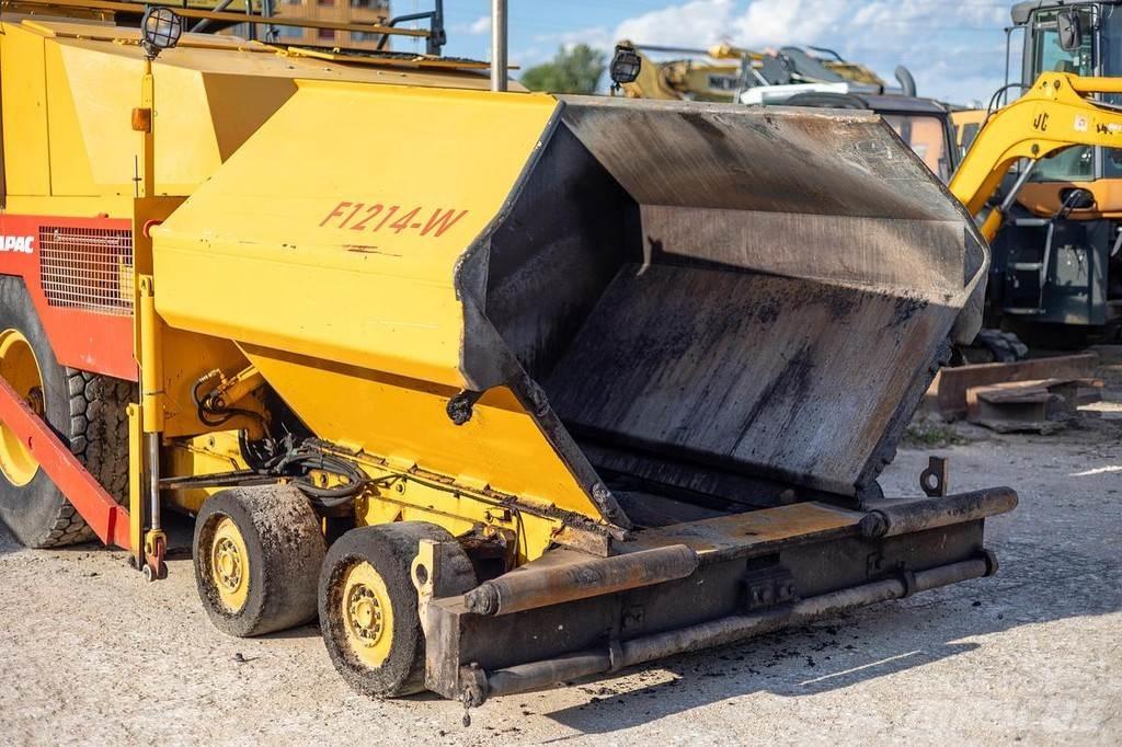 Dynapac F121-4W معدات السفلتة
