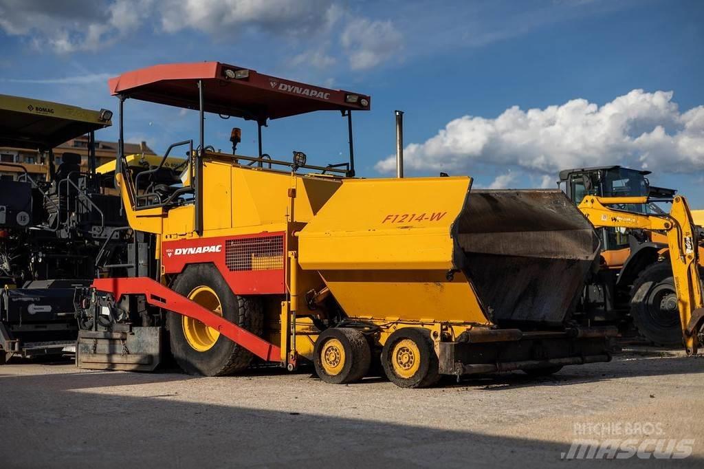 Dynapac F121-4W معدات السفلتة