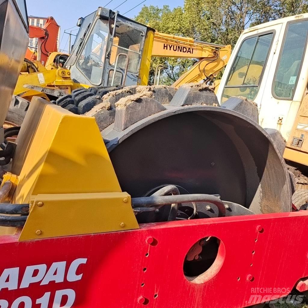 Dynapac CA 301 D مداحل أحادية الأسطوانة