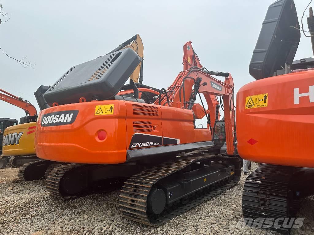Doosan DX225 حفارات زحافة