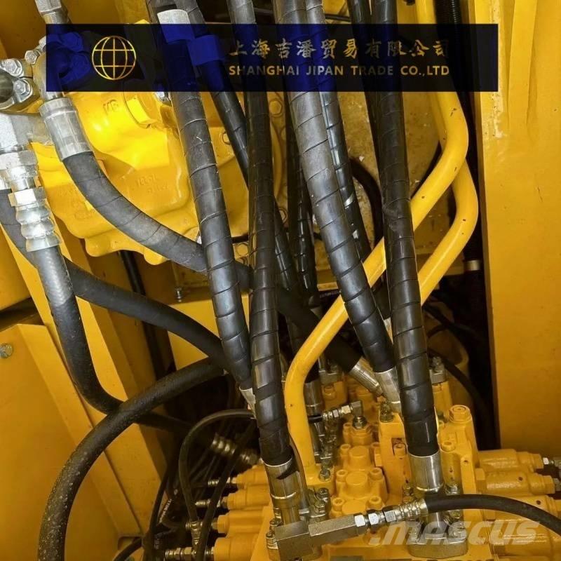 Komatsu PC 220 حفارات زحافة