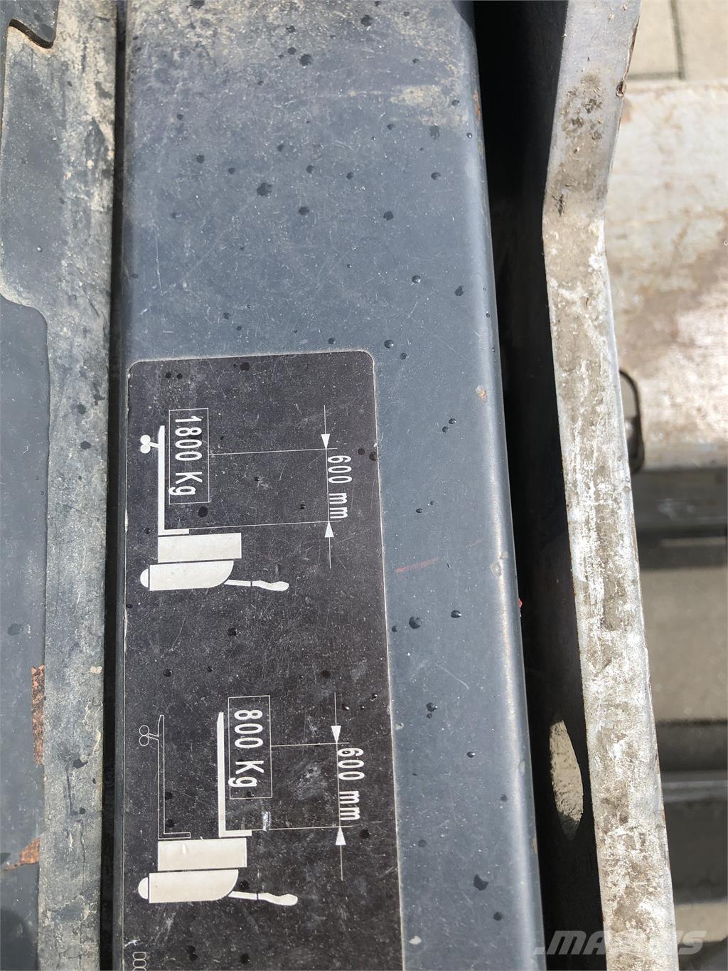 Still EXU-H 18 معدات التكديس الجوالة