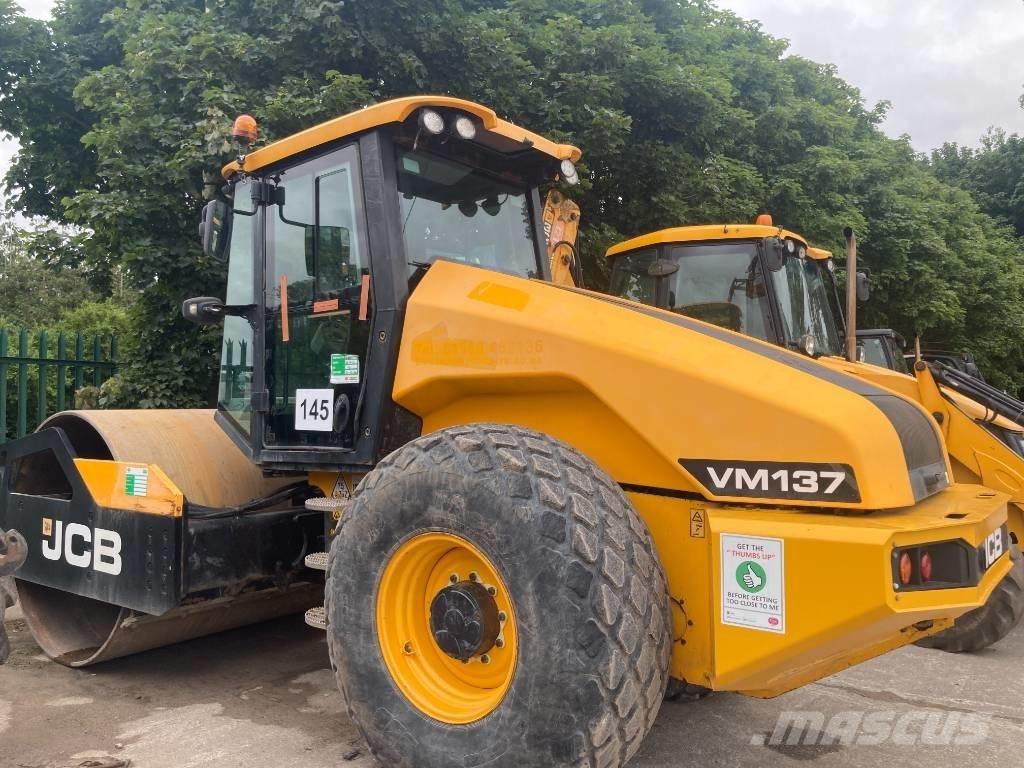 JCB VM137 2015 مداحل أحادية الأسطوانة