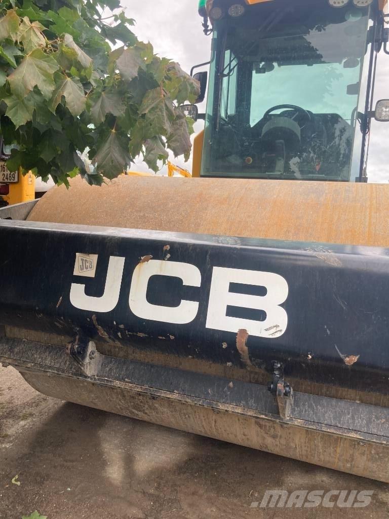 JCB VM137 2015 مداحل أحادية الأسطوانة