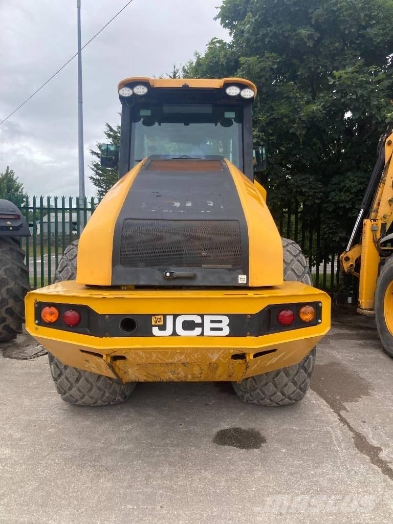 JCB VM137 2015 مداحل أحادية الأسطوانة