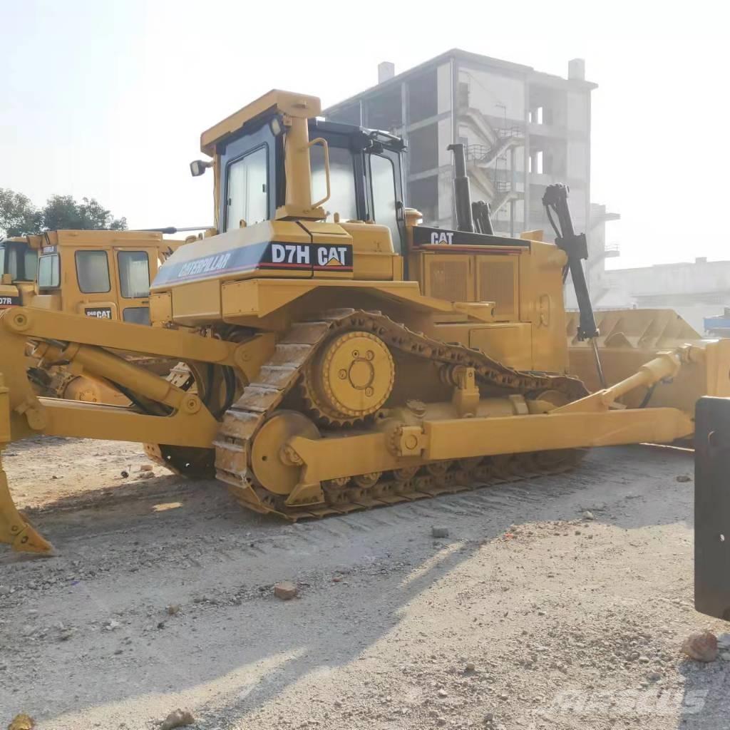 CAT D7H بلدوزرات مجنزرة