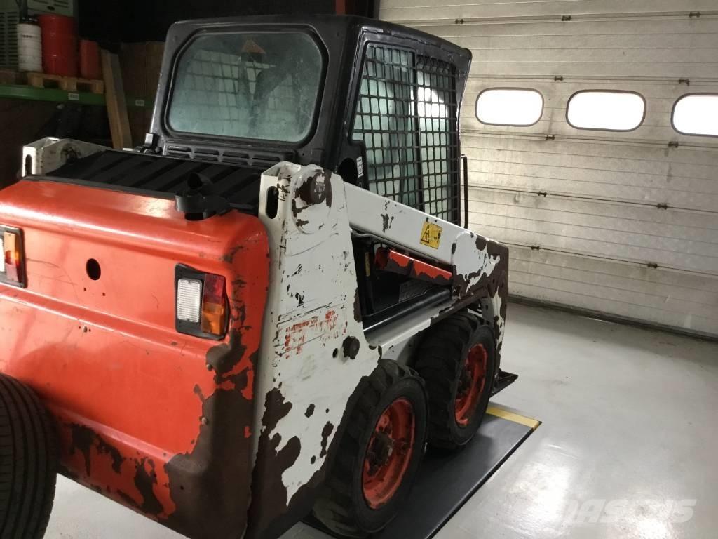 Bobcat S 100 لوادر انزلاقية التوجيه