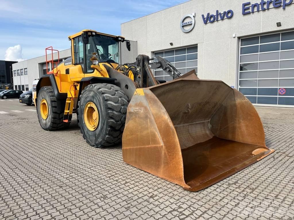 Volvo L220H لوادر بعجل