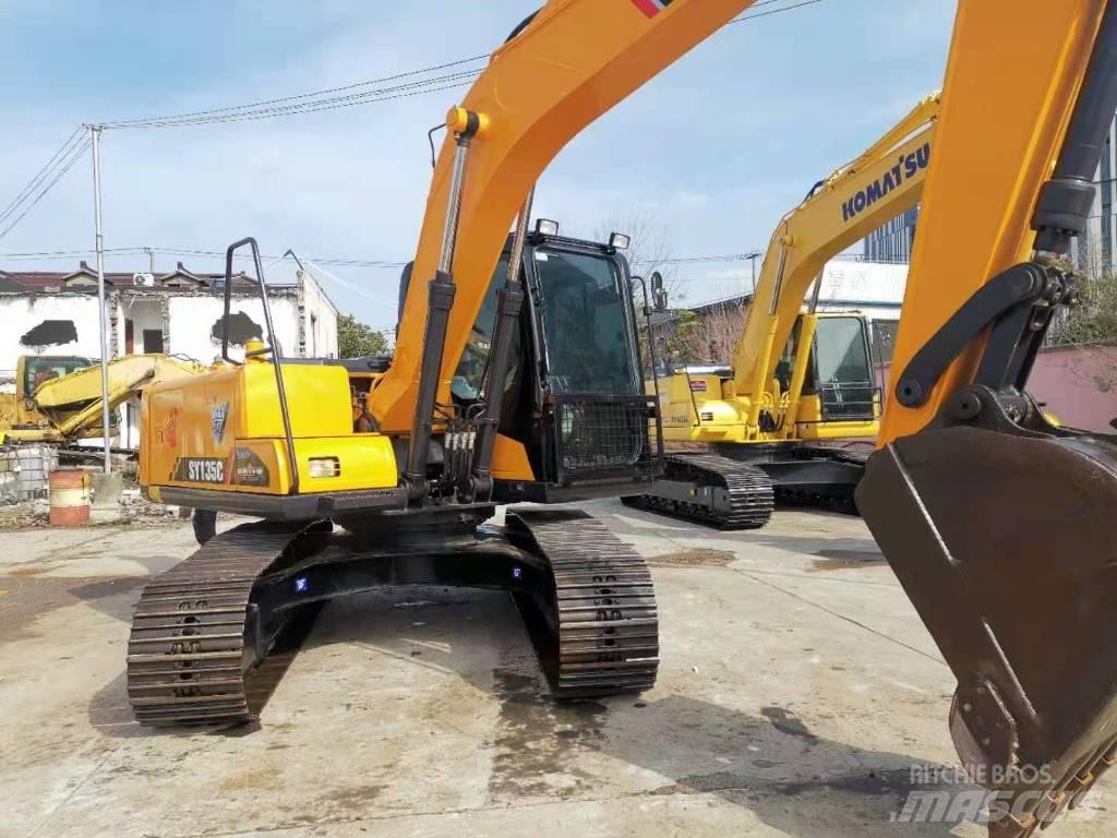 Sany SY 135 C حفارات زحافة