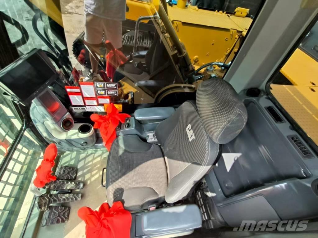 CAT 340 D L حفارات زحافة