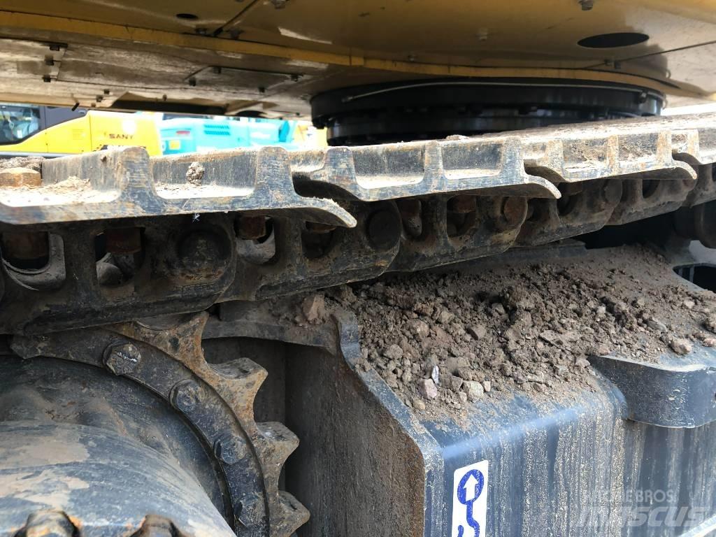 Komatsu 220-8 حفارات زحافة