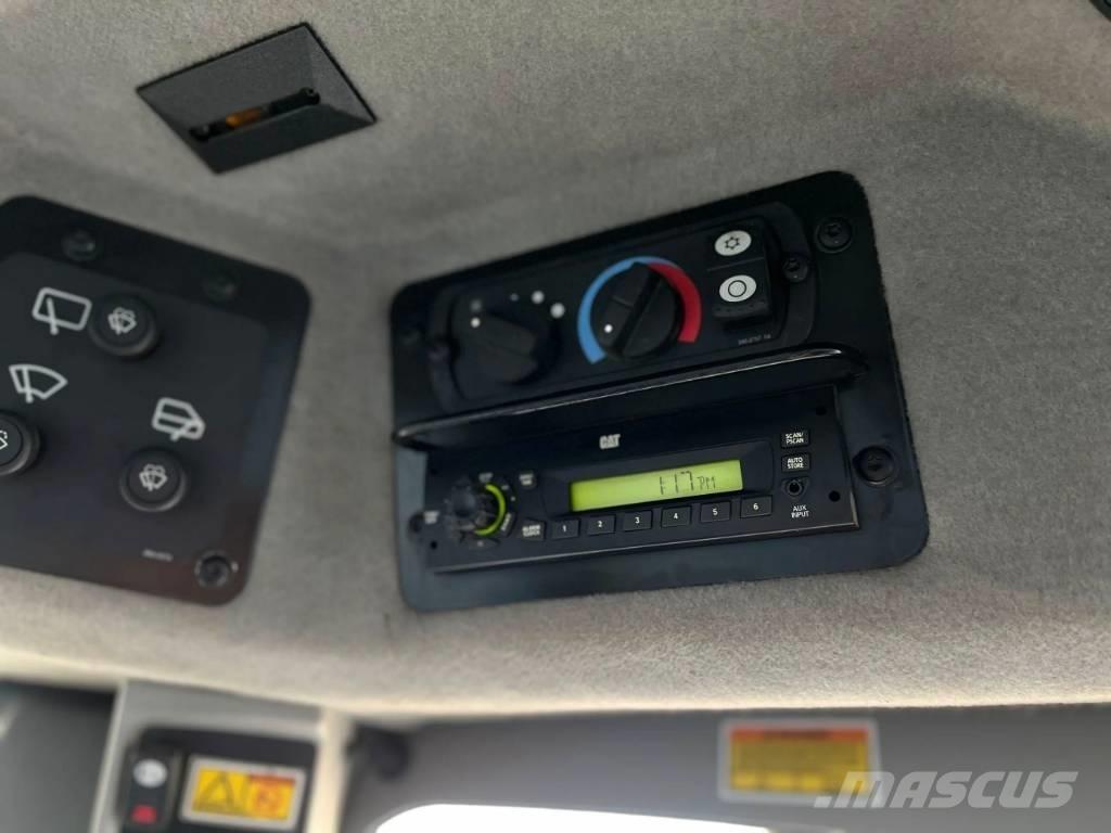 CAT 140M معدات تمهيد الطرق