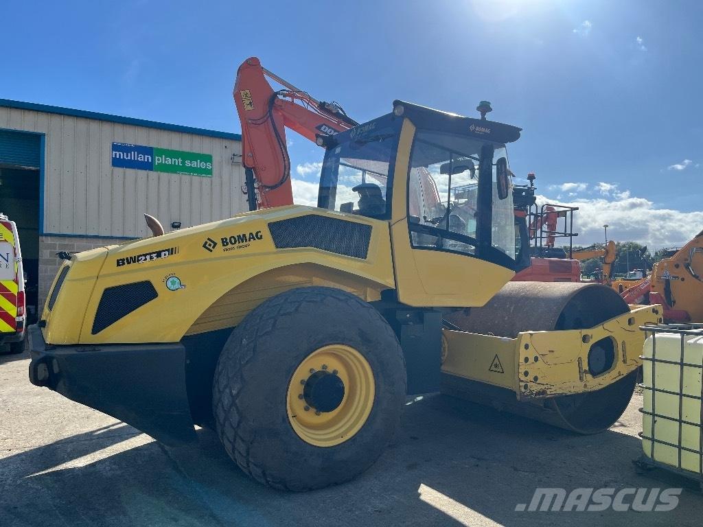 Bomag BW213 D-5 مداحل أحادية الأسطوانة