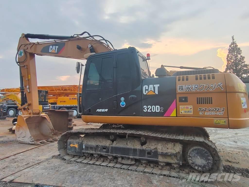 CAT 320D2 حفارات زحافة