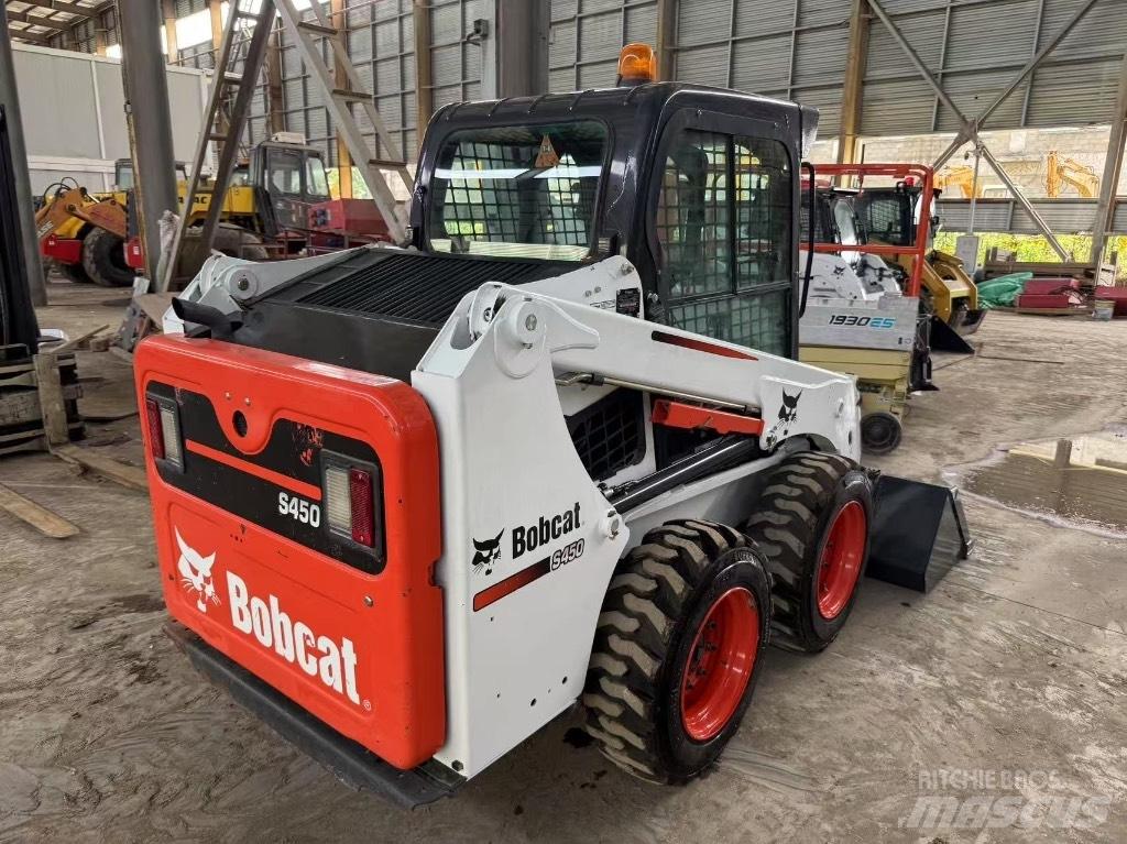 Bobcat S 450 لوادر انزلاقية التوجيه