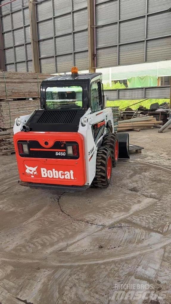 Bobcat S 450 لوادر انزلاقية التوجيه