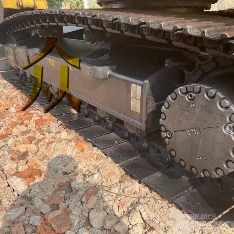 Komatsu PC 200 حفارات زحافة