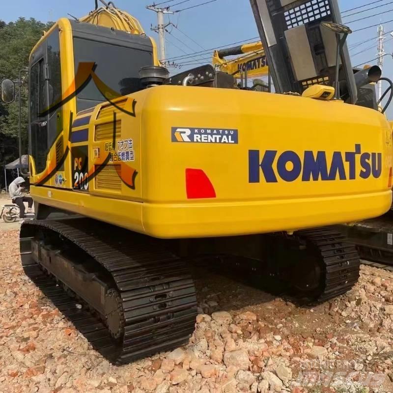 Komatsu PC 200 حفارات زحافة