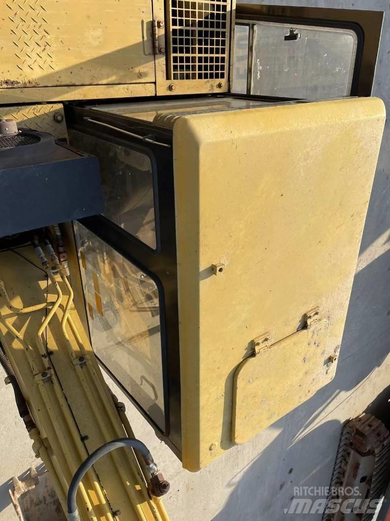 CAT E 70 B حفارات زحافة