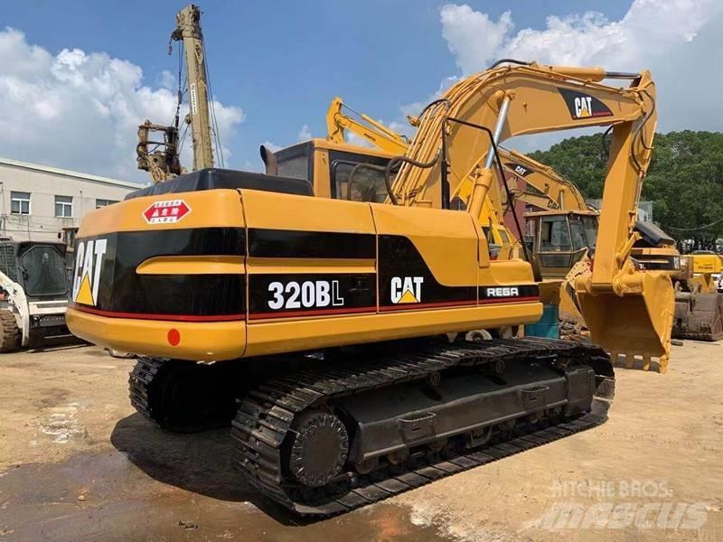CAT 320 B حفارات زحافة